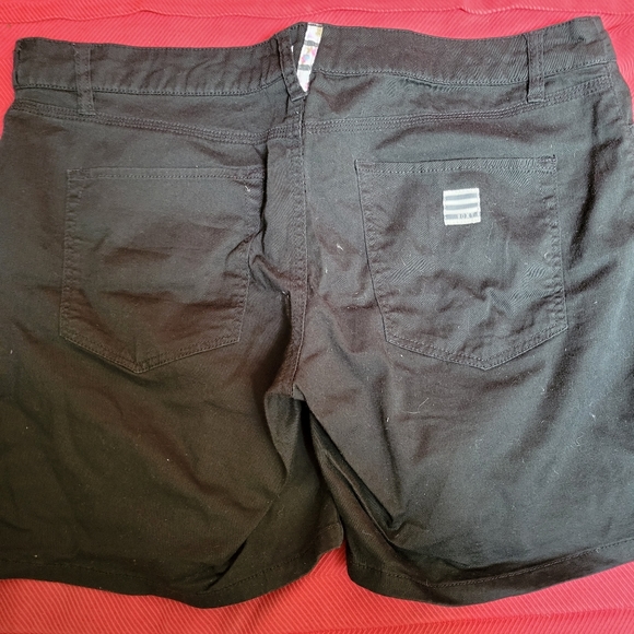 Black size 11 Roxy shorts - Picture 3 of 3